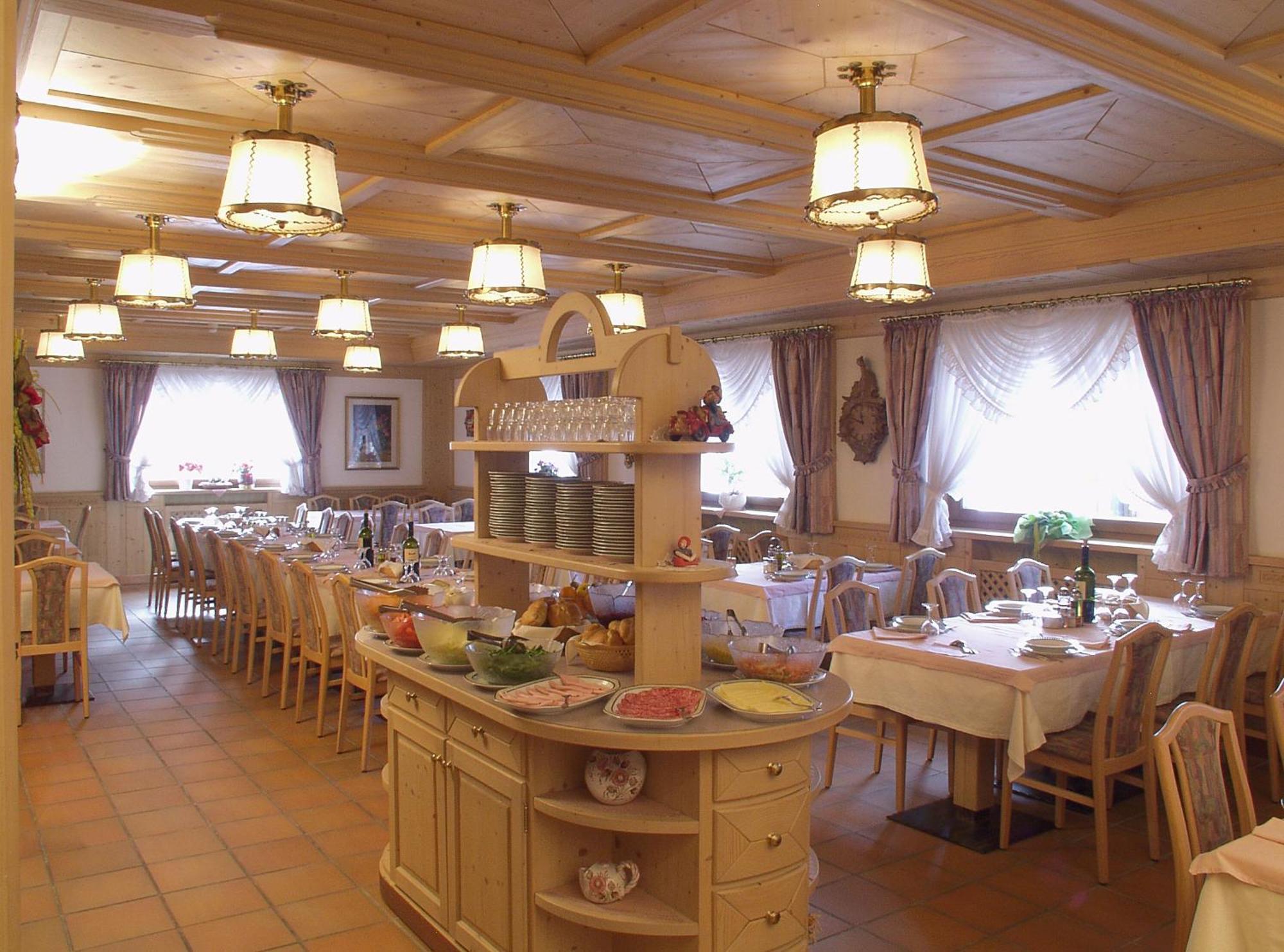 Hotel Villa Jolanda Ziano di Fiemme 外观 照片